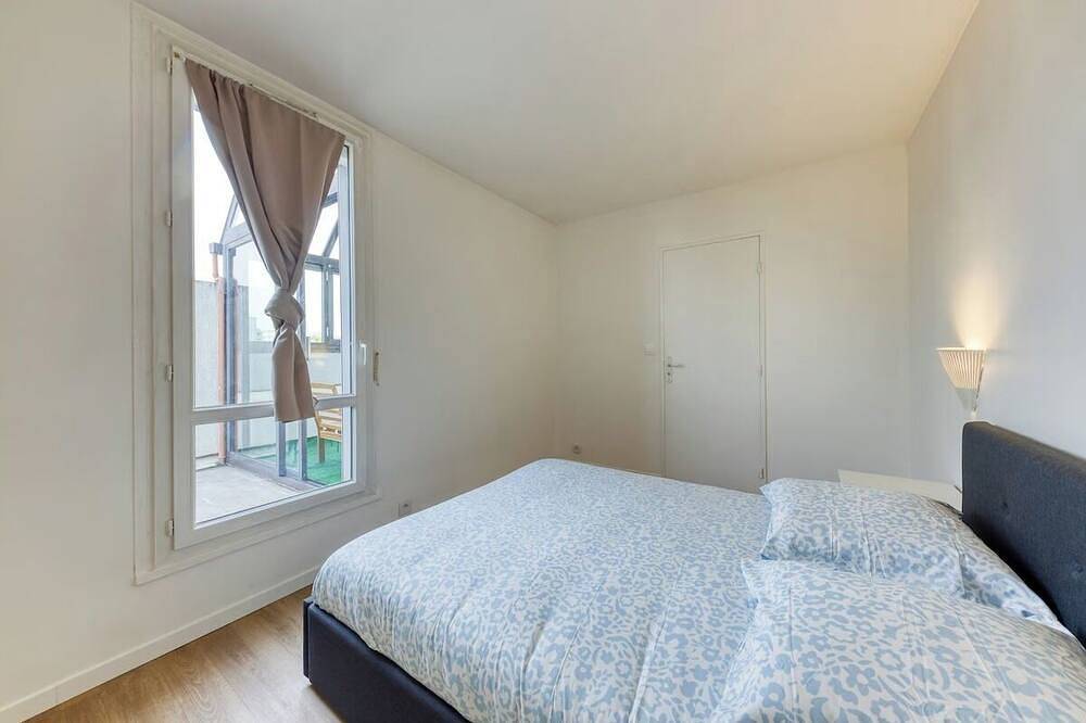 Entire apartment, Cosy accommodation 2 minutes from Evry station in Évry-Courcouronnes, Essonne