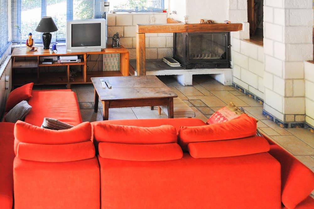 Casa rural con piscina, cerca de Nimes, para 10 personas, reunión familiar ideal. in Clarensac, Region de Nimes