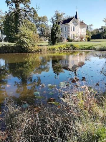 Chambre d’hôte pour 2 personnes, avec vue et jardin à Laglorieuse