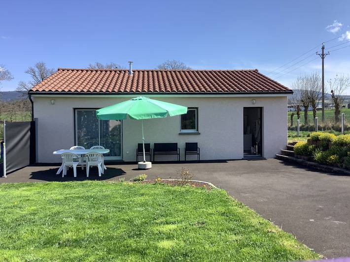 Gîte pour 4 personnes, avec terrasse et jardin dans le Cantal - 2