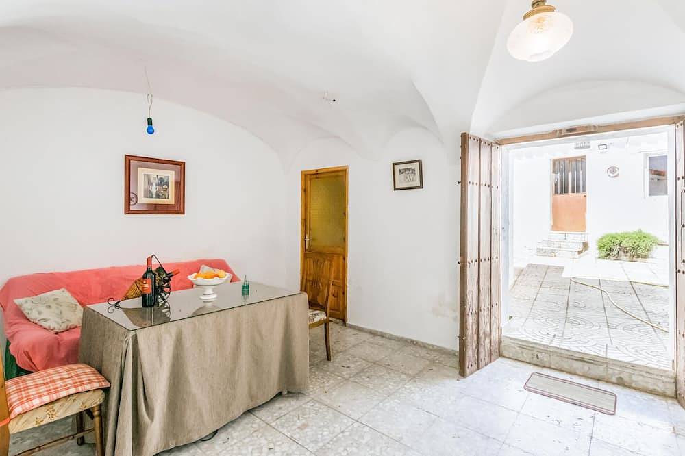 3 bedroom awesome home in Villanueva del Rey in Villanueva del Rey, Sierra Morena
