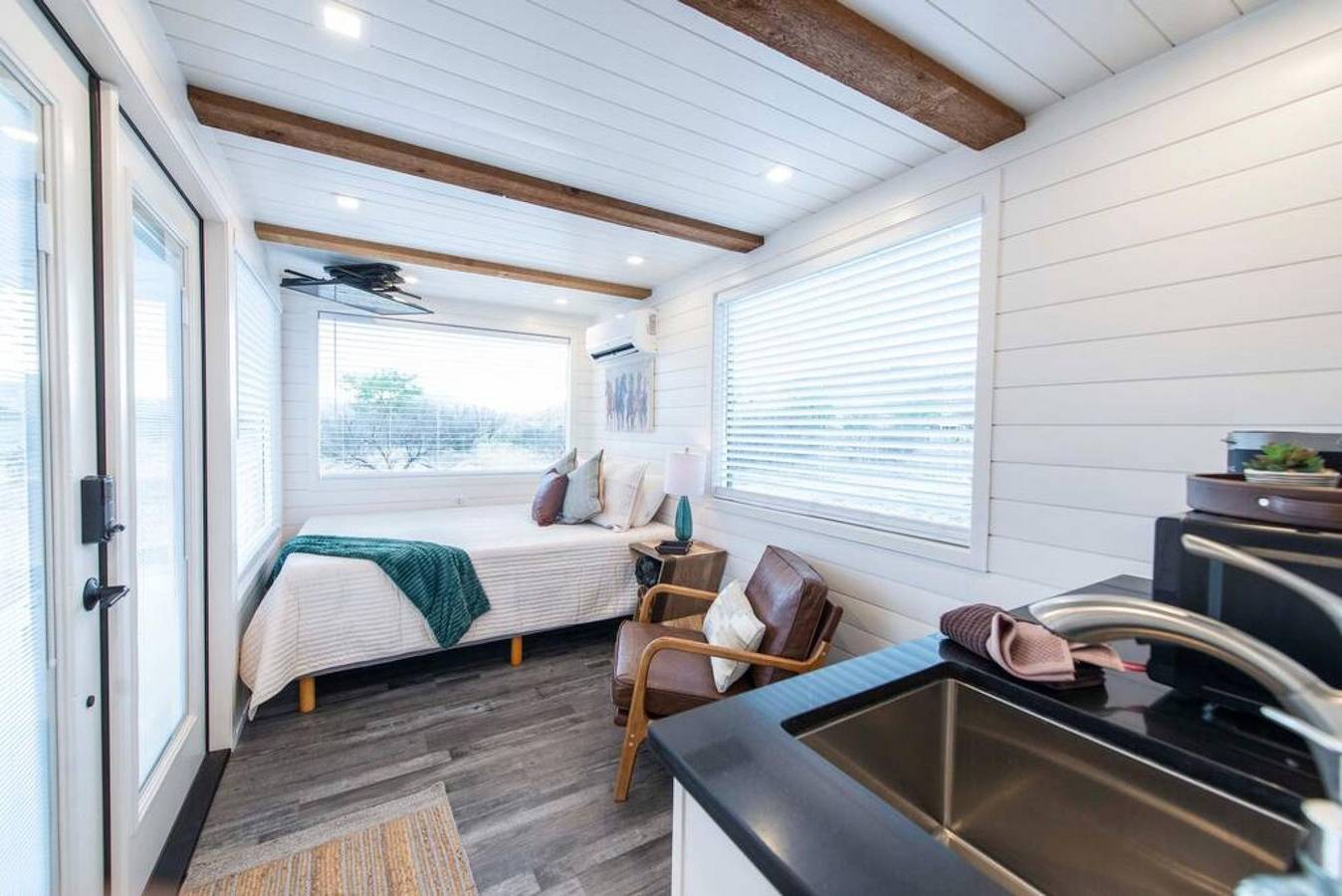 New  The Wild West   Cozy Container Home in Condado de Brewster