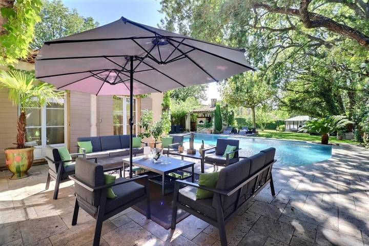 Gîte pour 8 personnes, avec piscine et vue ainsi que jardin et sauna, animaux acceptés à Saint-Cannat - 2