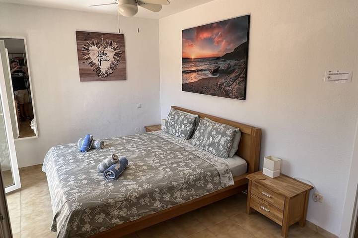 Entire House - Walk to beach, bars and restaurants! in La Zenia, Orihuela