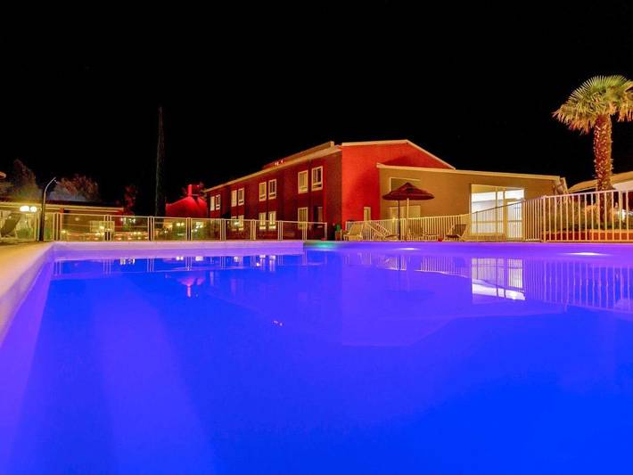 Hôtel pour 4 personnes, avec piscine ainsi que vue et jardin à Les Tourrettes - 3