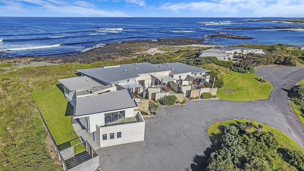 Hearns Beachside Villa 4 in Port Fairy, Shire of Moyne