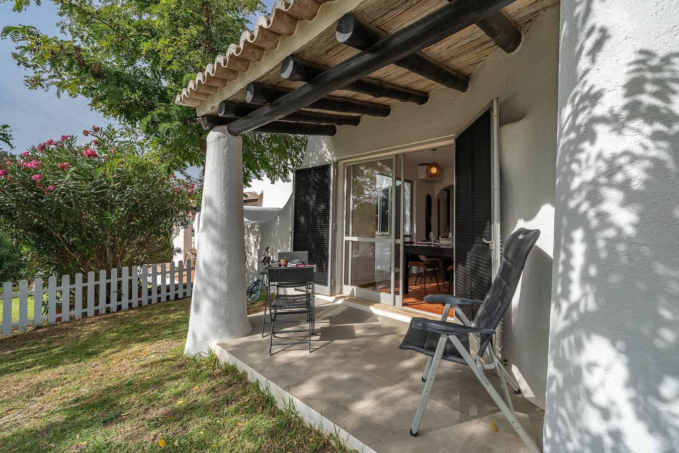 Holiday Home 'Valentina' with Shared Pool, Wi-Fi and Air Conditioning in Carvoeiro, Lagoa