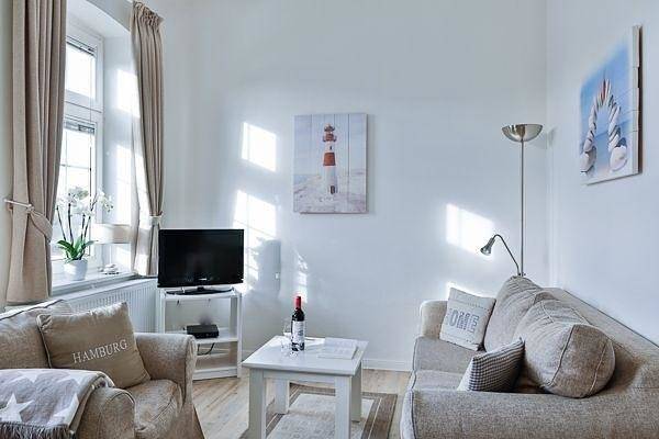 Ganze Ferienwohnung, App. 6 mit Südbalkon in strandnaher Lage - Bäderstil-Villa in Wenningstedt/Sylt in Wenningstedt, Sylt