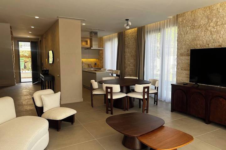 Vacation rental for 8 people, with yard, with pets in Montenegro