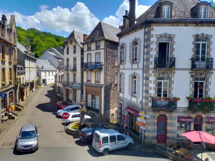 Hôtel pour 2 personnes, avec terrasse et vue, animaux acceptés à Rochefort-Montagne - 3