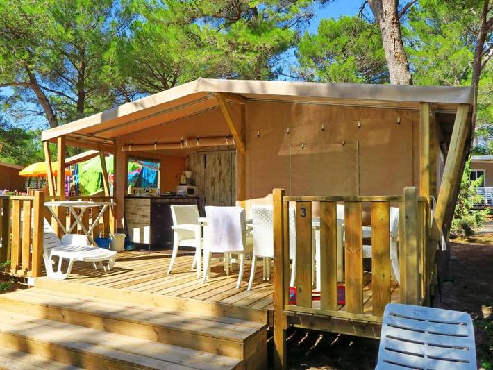 Camping für 4 Personen, mit Terrasse und Pool in Nin