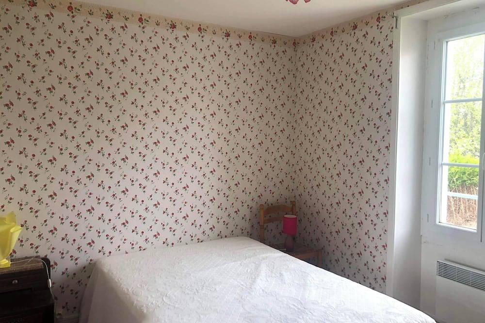 Maison de Village, Chaleureuse et Confortable, Lacs de Haute Charente in Massignac, Charente