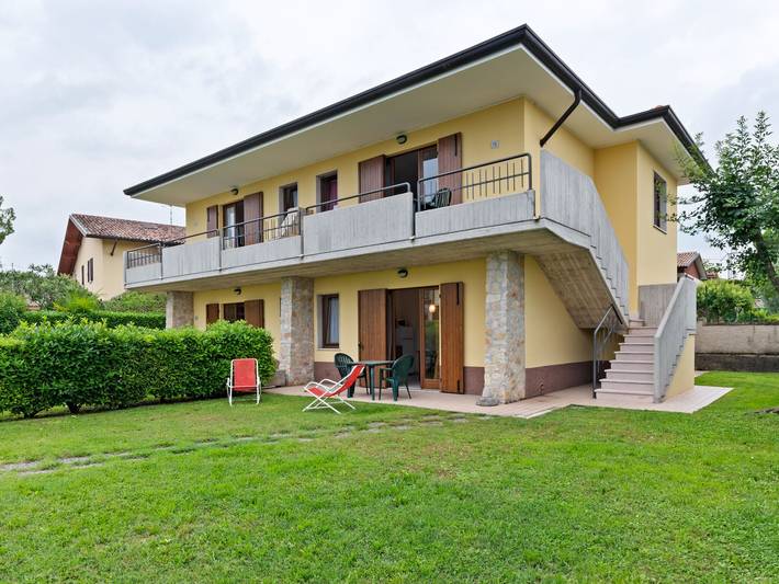 Ferienhaus für 4 Personen, mit Balkon/Terrasse und Terrasse sowie Pool in Lazise