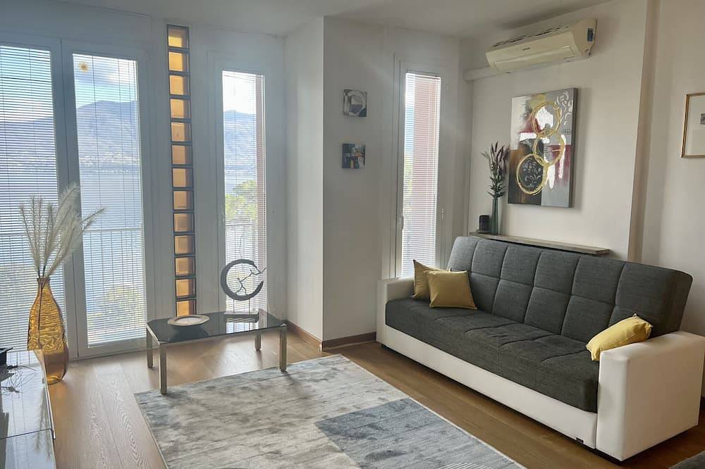 Ganze Wohnung, Elizaveta apartment with lake view and terrace in Oggebbio, Oggebbio Gemeinde