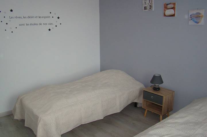 Location de vacances pour 6 personnes, avec piscine et jardin ainsi que terrasse et jacuzzi à Bressuire - 3