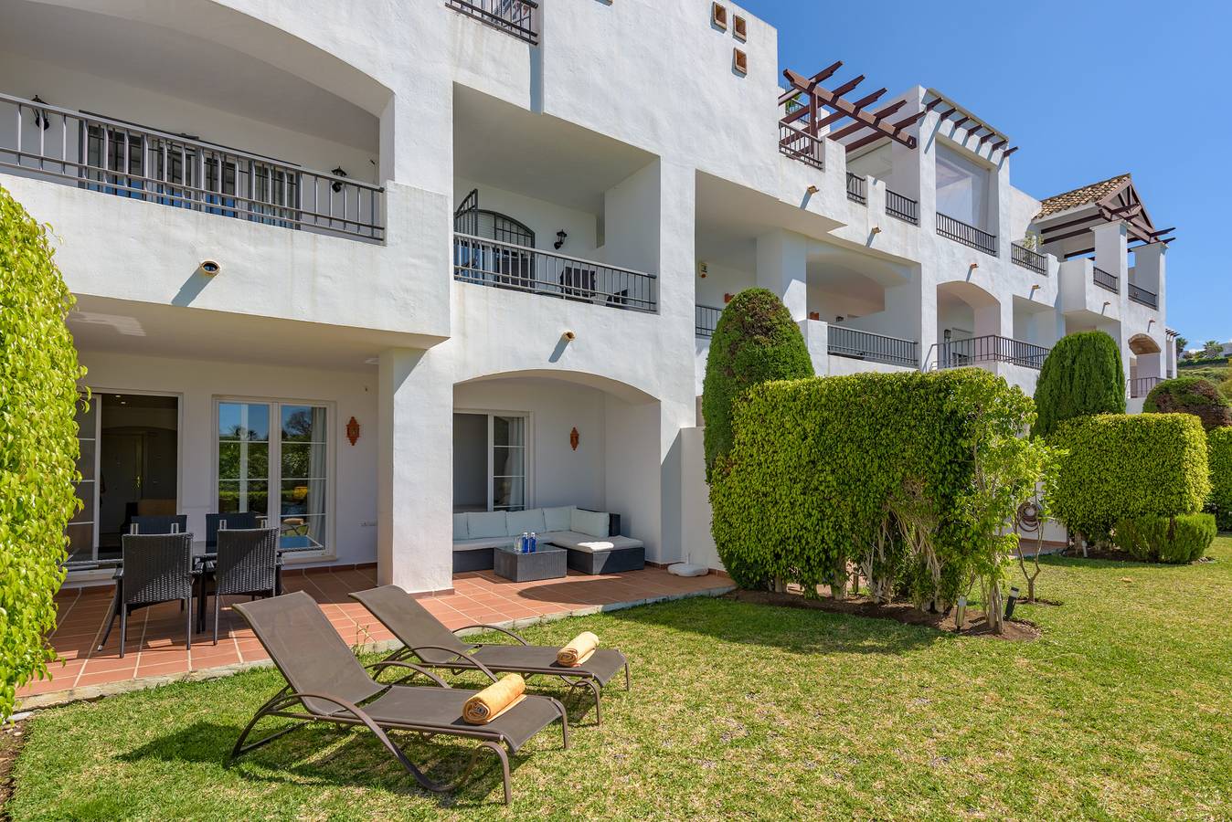 Entire apartment, Apartment 'Los Eucaliptos B_9_1' with Shared Pool, Wi-Fi and Air Conditioning in Capanes del Golf, Benahavís