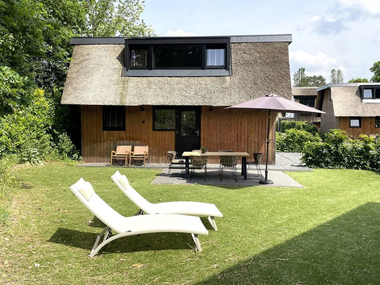 Modernes Haus für 6 Personen mit geräumiger Terrasse und Ladestation in Schoorl in Schoorl, Noord-Holland - Nordseeküste
