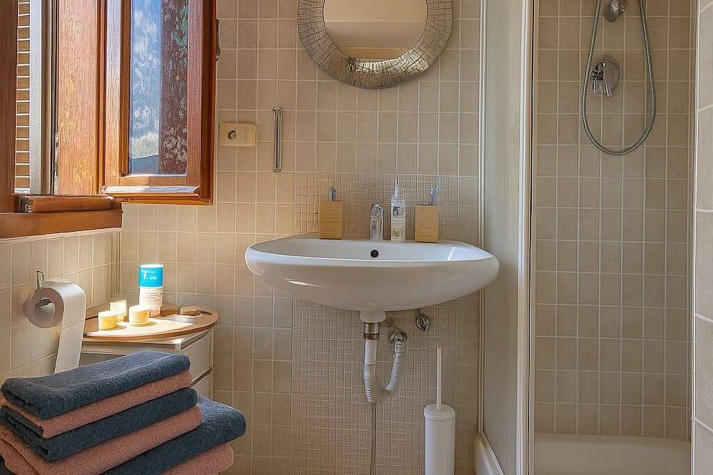 Apartamento entero, Quiet area, with parking for cars and bikes, close to lakes and the waterfall in Viterbo, Provincia de Viterbo