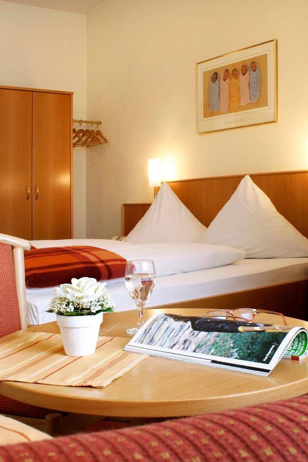 Hotel Rose Heidelberg inklusive Frühstück, Saunanutzung und Parkplätze nach Verfügbarkeit in Heidelberg, Plaine du Rhin