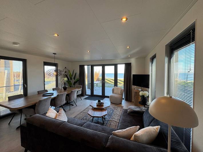 Luxury BeachHouse with Exceptional Sea Views and Direct Beach Access in Enkhuizen in Enkhuizen, IJsselmeer