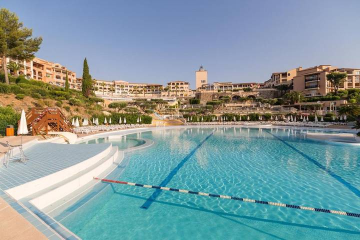 Hôtel pour 3 personnes, avec piscine et jardin, adapté aux familles