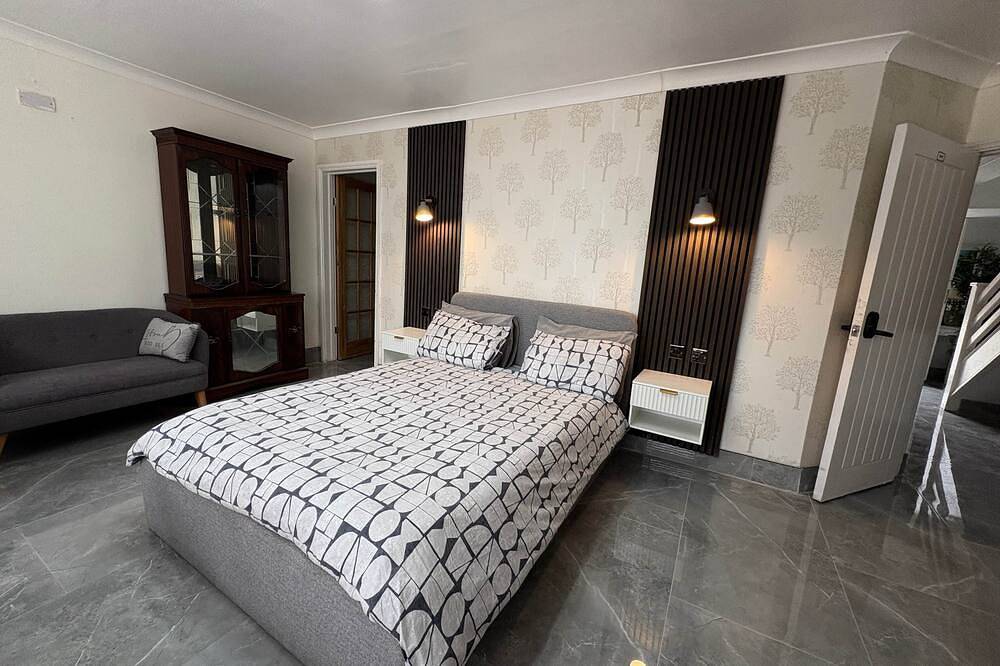 Ganze Wohnung, Luton Retreat - Spacious Ground Floor Family Studio in Luton, Chiltern Hills