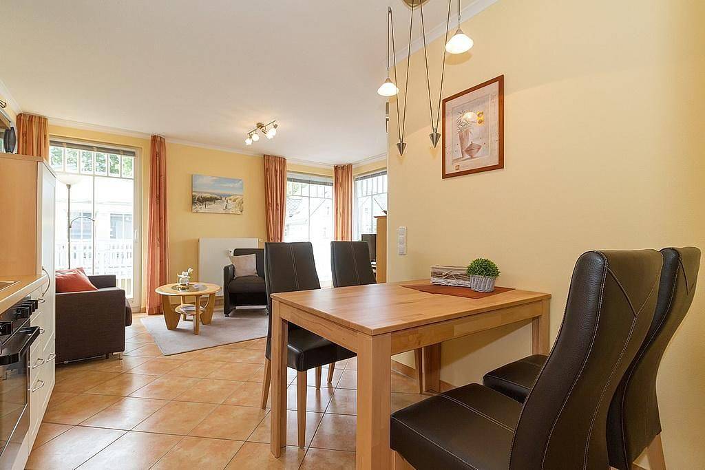 Ganze Wohnung, Tolle Ferienwohnung an der Ostsee mit Balkon & Strandkorb - Saunabereich im Haus in Ostseebad Kühlungsborn, Kühlungsborn