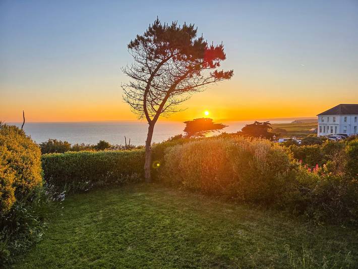 Log cabin for 13 people, with garden in Mullion