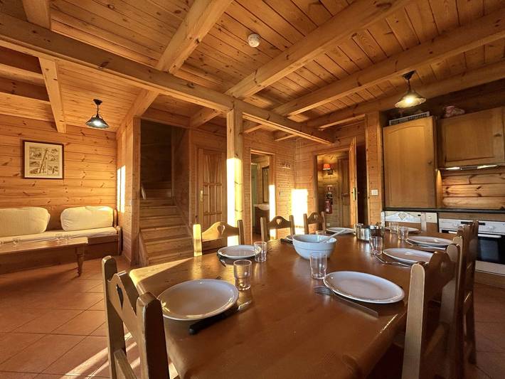 Superbe chalet pour 8 pers. près pistes et commerces, cheminée, terrasse, piscine, navette, ménage inclus in La Joue du Loup, Le Dévoluy