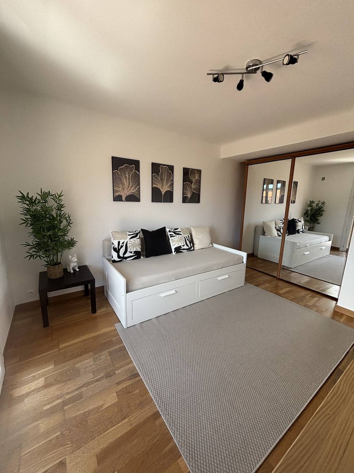 Estudio entero, Bright apartment with a balcony in Vallauris in Vallauris, Costa mediterránea (Francia)