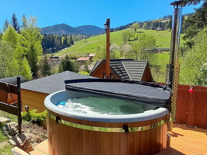 Domek letniskowy dla 2 osób, z Taras i Jacuzzi oraz Ogród i Basen dla dzieci w Śląsk