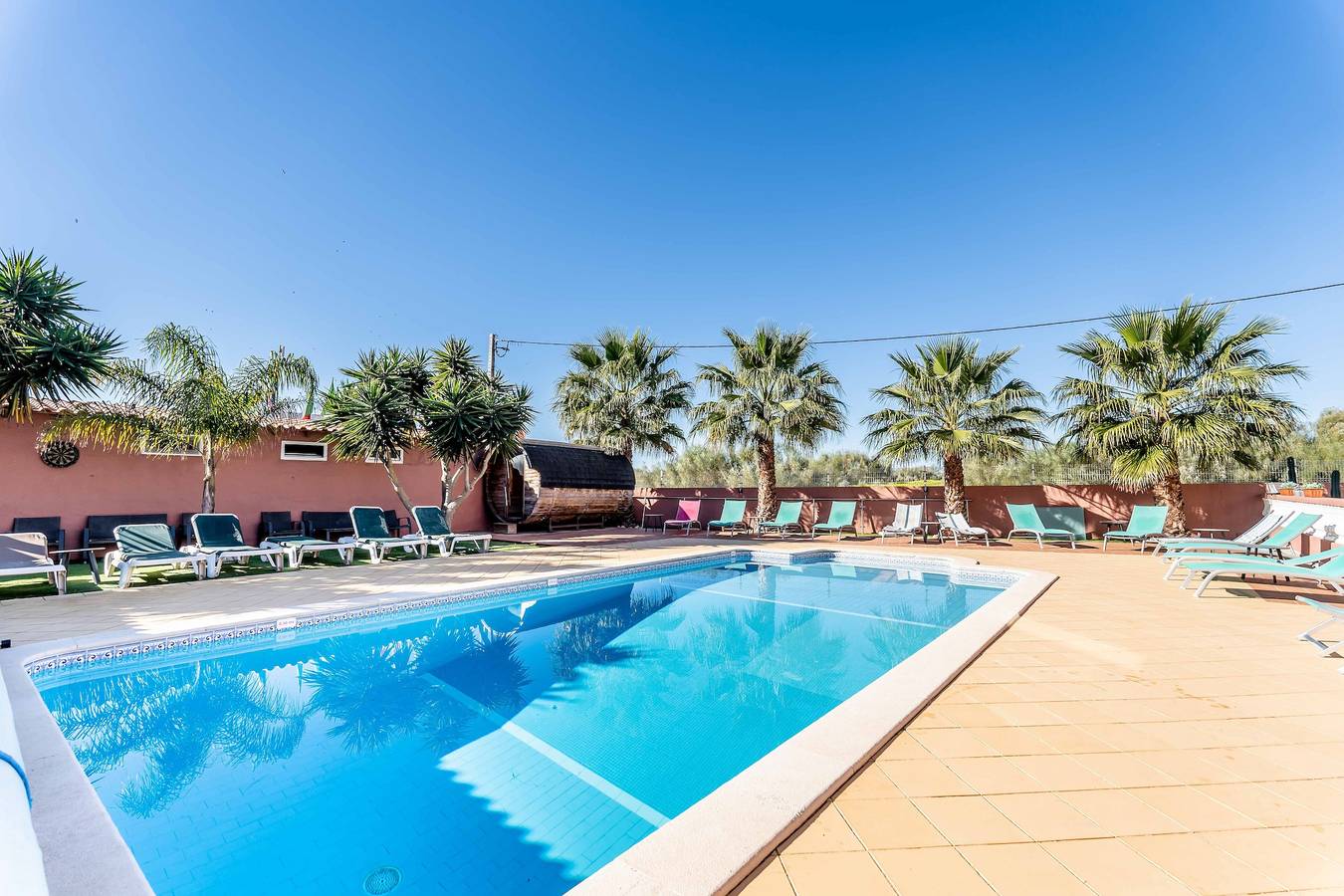 Villa 'Paradis - Casa Completa' with Private Pool, Wi-Fi and Air Conditioning in Pêra, Alcantarilha e Pêra