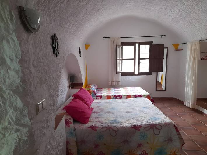Aparthotel para 3 personas, con jacuzzi y jardín, Se admiten mascotas en Comarca de Guadix - 4