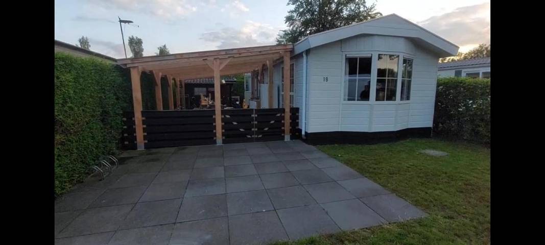 Chalet voor 9 personen, with terras and zwembad as well as uitzicht in Hardenberg