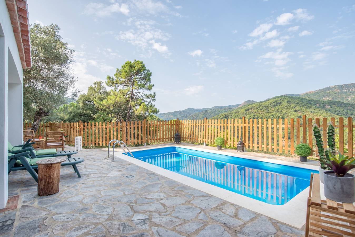 Country House "Casa Rural Monte Dios" in the Mountains with Pool and Bbq in Jubrique, Málaga Province