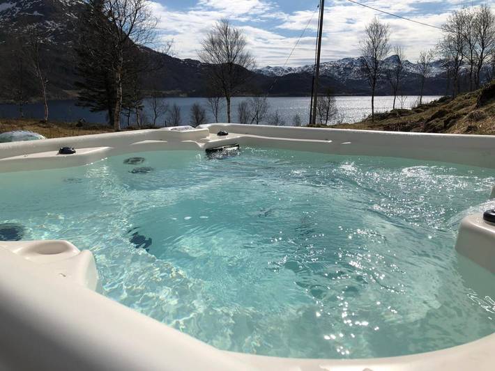 Ferienhaus für 6 Personen, mit Balkon und Whirlpool sowie Terrasse und Garten in Vesterålen - 4