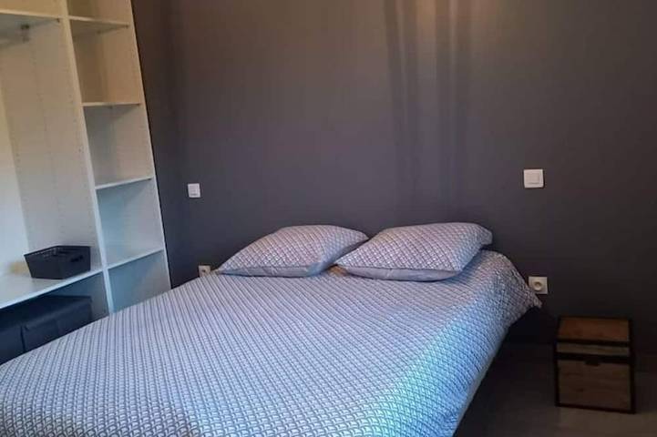 Gîte pour 4 personnes, avec jardin ainsi que terrasse et jacuzzi à Aubin - 3