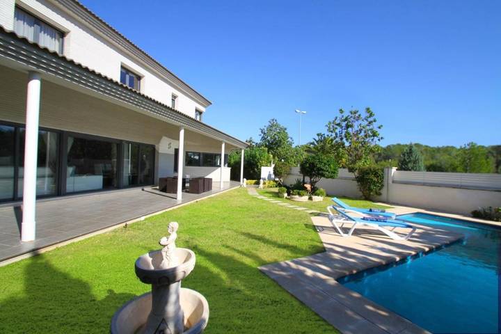 Casa rural para 8 personas, con piscina y jardín en Vandellós y Hospitalet del Infante - 3