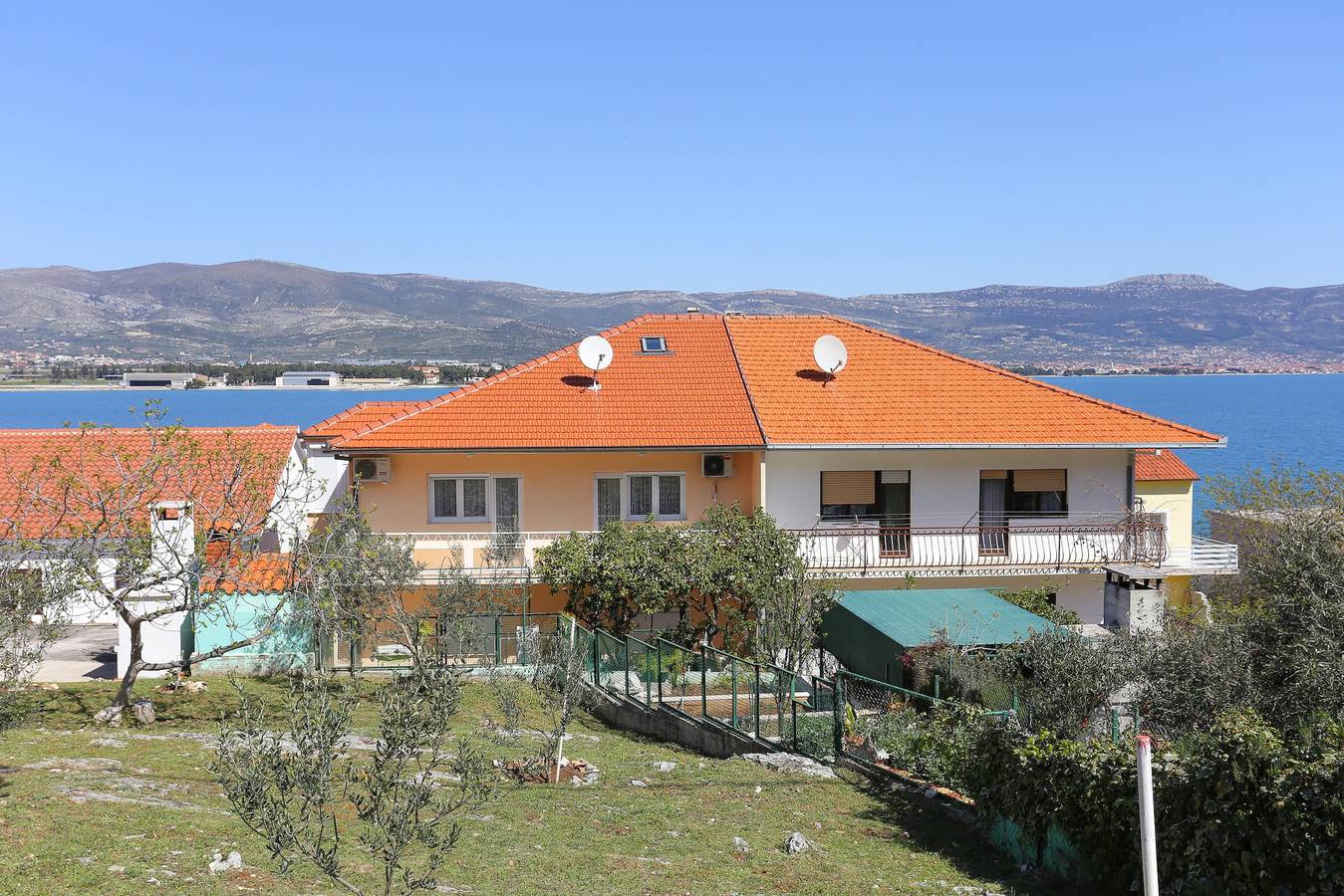 Cały apartament, Dwupokojowy apartament przy plaży Arbanija, Ciovo A-18661-a in Arbanija, Čiovo