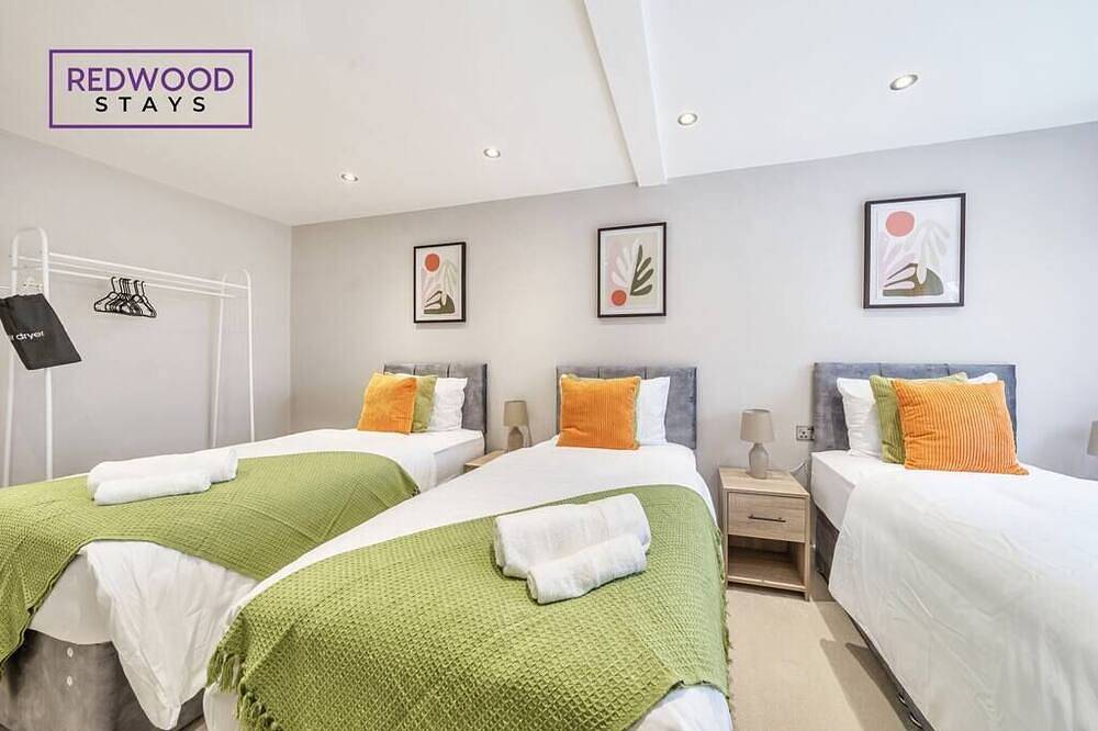 Spacious Family, Contractor Home, Free Parking in Rushmoor, Hampshire
