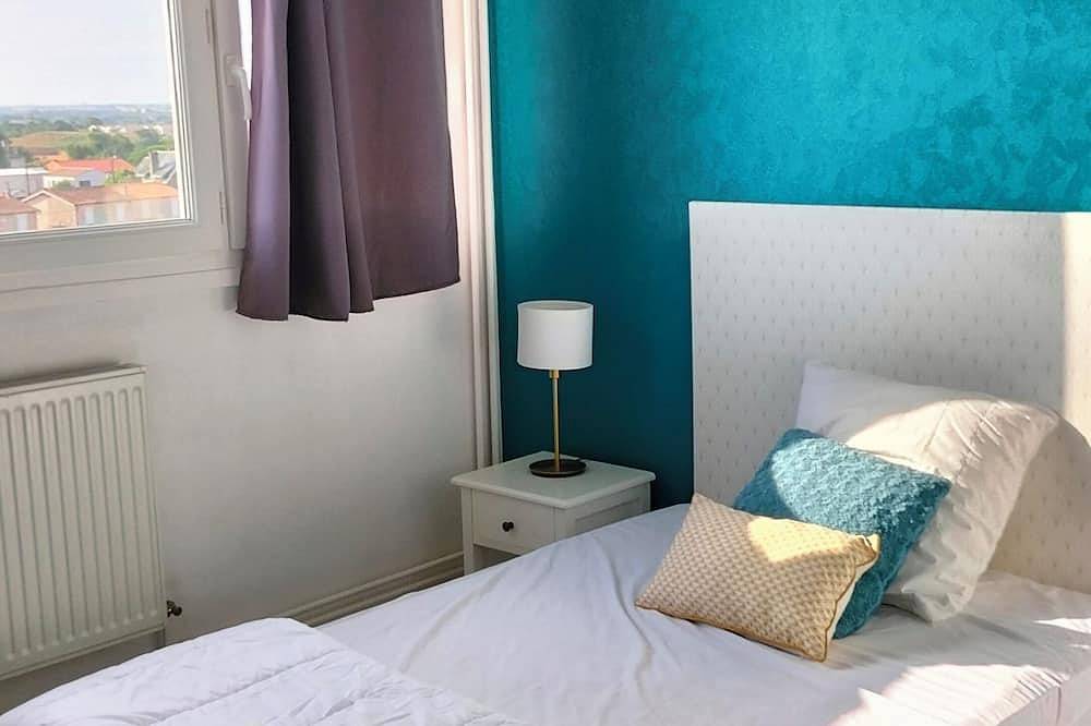 Apartamento entero, New: large, bright apartment with sea view near center and port in La Rochelle, Región de La Rochelle