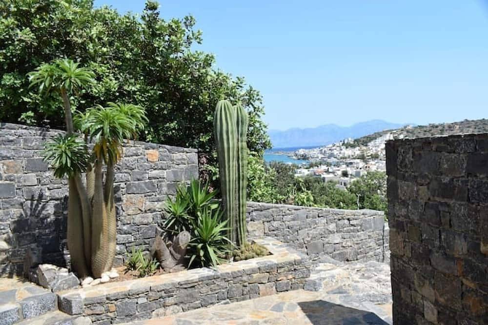 Entire apartment, Olous /Hillside Hideaway/ Seaview Terrace/Elounda in Elounda, Lasithi