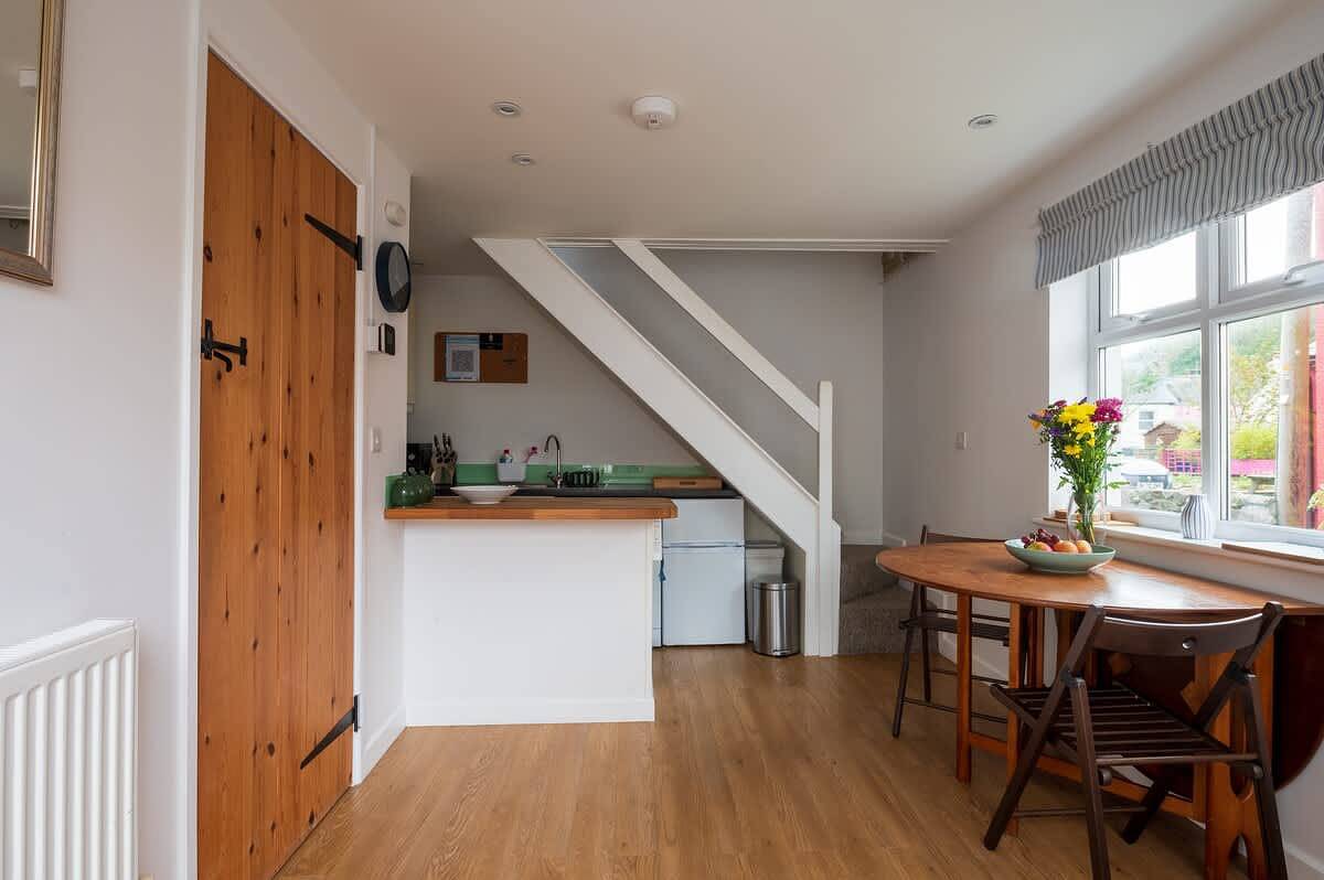 Entire apartment, Riverside Bothy In Heart of Scenic Harbour Village in Solva, Pembrokeshire