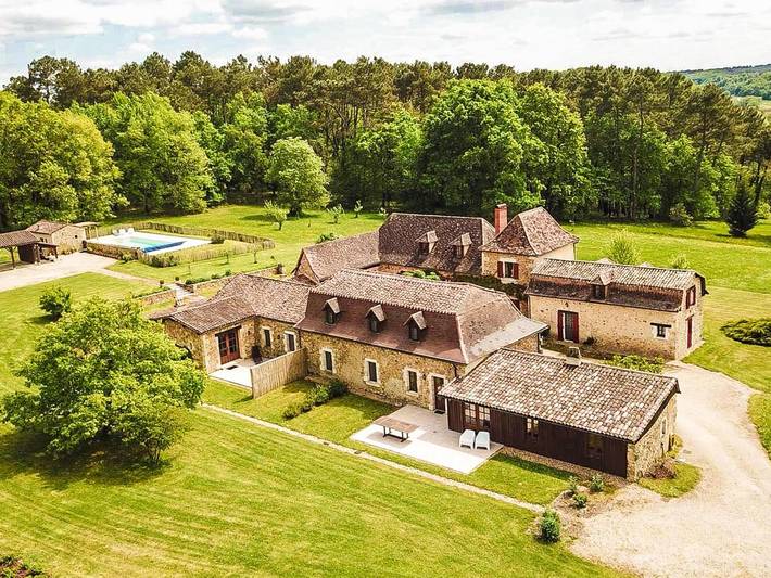 Location de vacances pour 18 personnes, avec Jardin et Piscine à Issac