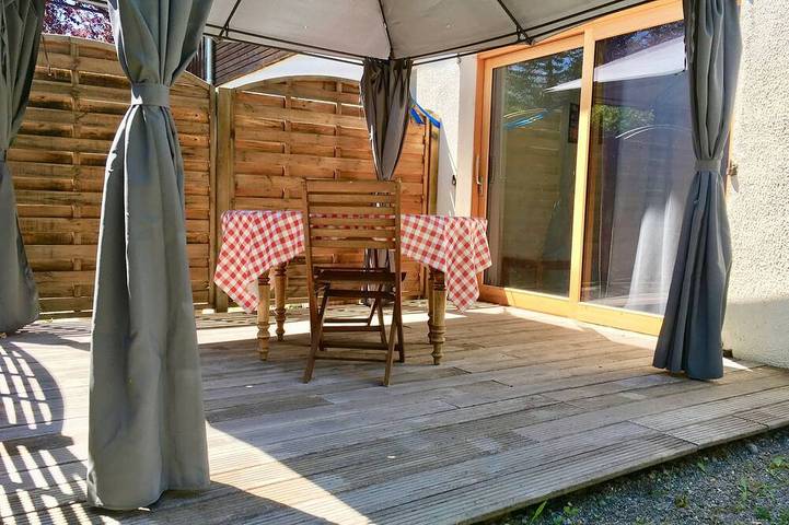 Ganze Wohnung, Studio with wooden terrace in chalet in Barcelonnette, Espace Lumière