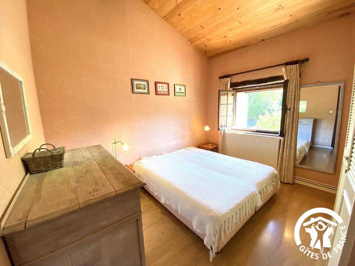 Gîte pour 6 personnes, avec jardin ainsi que piscine et terrasse à Bouisse - 4