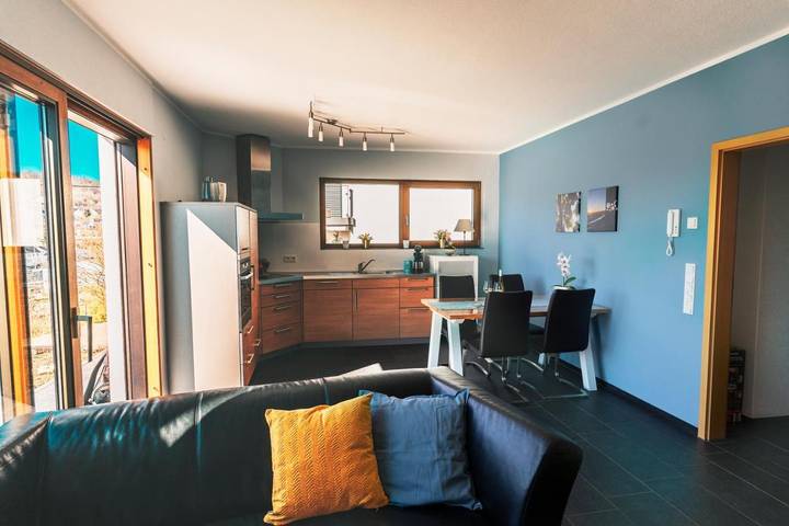 Ferienwohnung für 4 Personen, mit Terrasse und Garten sowie Ausblick in Lieser