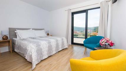 Villa for 12 People in Srebreno, Dubrovnik-Neretva, Photo 1
