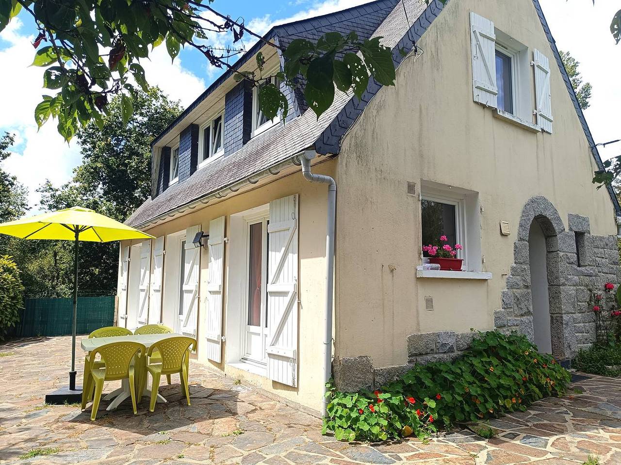 House with Wifi, nice garden 700m from the sea in Pleumeur - Bodou in Pleumeur-Bodou, Pink Granite Coast