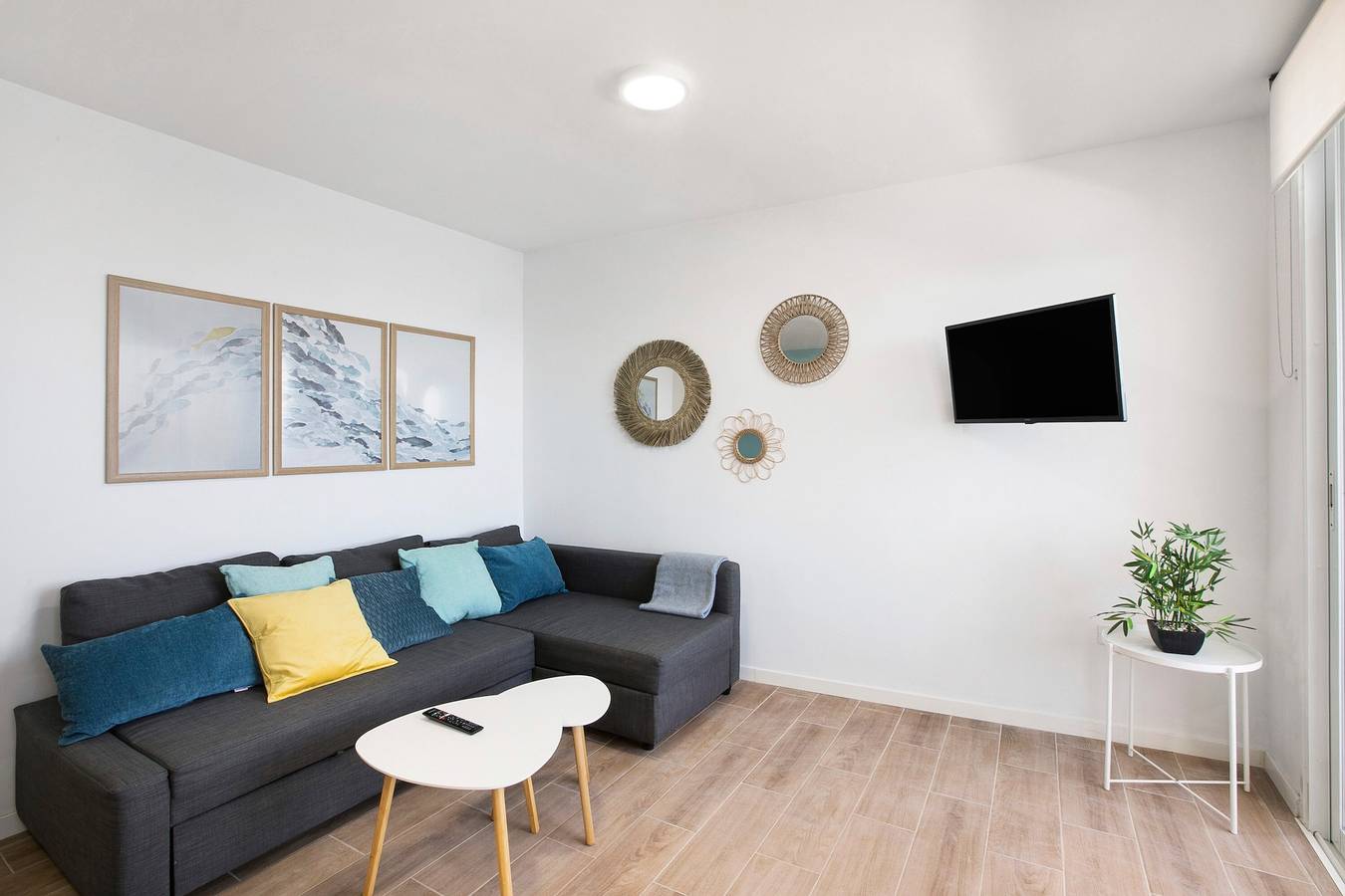 Entire apartment, Vacation Apartment 'Mypris Home 2' with Sea View, Private Terrace and Wi-Fi in El Pris, North Tenerife